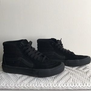 Black vans pro model, size 5.5 men (7.5 women)